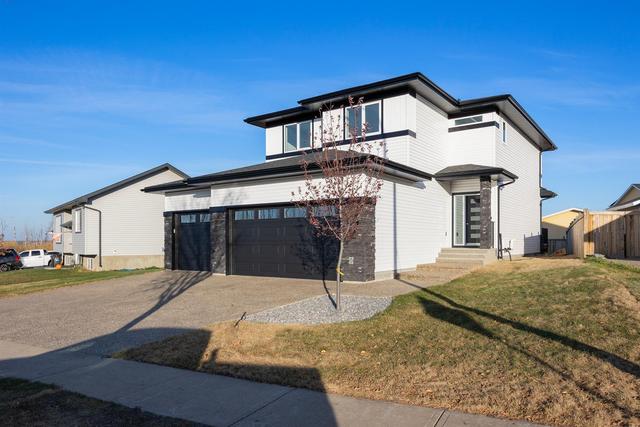 304 Beacon Hill Drive, House detached with 4 bedrooms, 3 bathrooms and 6 parking in Wood Buffalo AB | Image 3