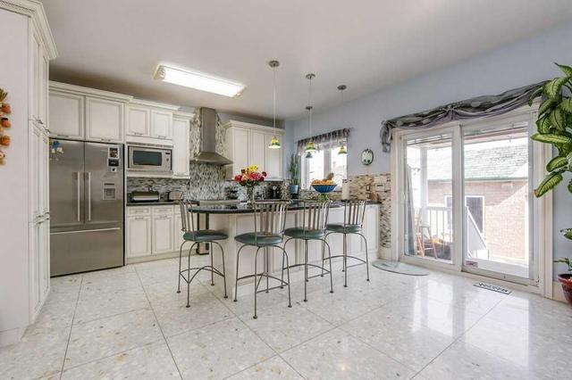 875 St Clarens Ave, House detached with 3 bedrooms, 5 bathrooms and 4 parking in Toronto ON | Image 3