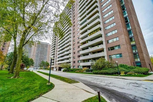 2010 - 260 Scarlett Rd, Condo with 3 bedrooms, 2 bathrooms and 1 parking in Toronto ON | Image 1