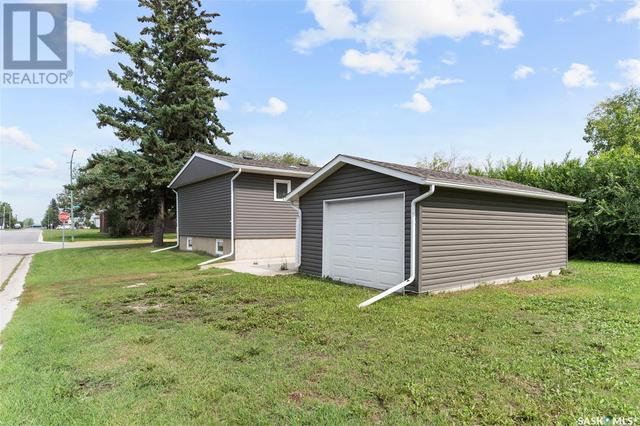 201 6th Avenue E, House detached with 4 bedrooms, 2 bathrooms and null parking in Watrous SK | Image 41
