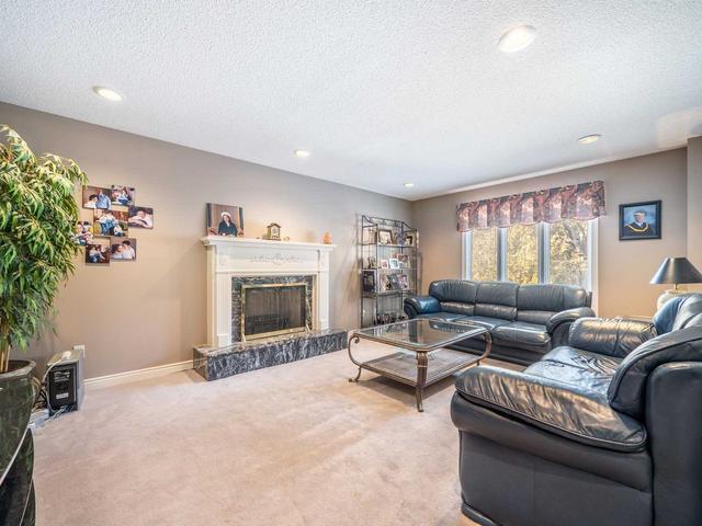 70 Helena Gdns, House detached with 4 bedrooms, 4 bathrooms and 6 parking in Vaughan ON | Image 6