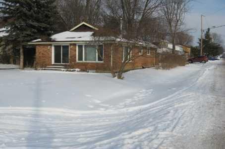 364 Hollywood Dr, House detached with 3 bedrooms, 2 bathrooms and 4 parking in Georgina ON | Image 2