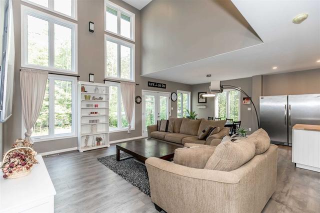310 Jones Rd, House detached with 3 bedrooms, 5 bathrooms and 10 parking in Gravenhurst ON | Image 5
