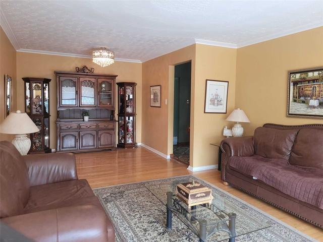 38 Hasbrooke Dr, House semidetached with 3 bedrooms, 3 bathrooms and 3 parking in Toronto ON | Image 5