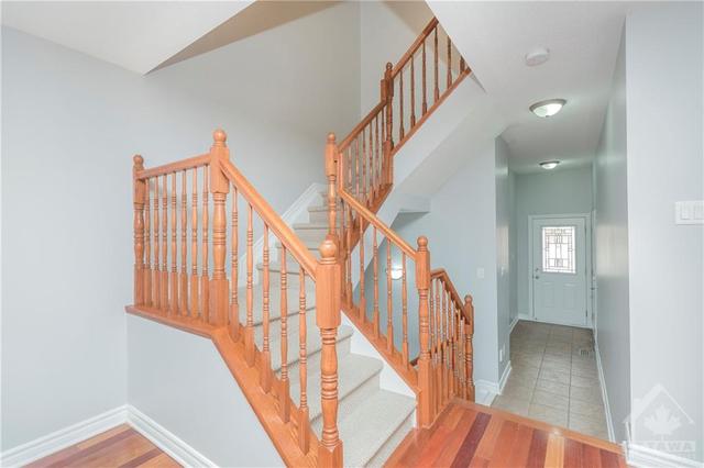 279 Montmorency Way, Townhouse with 3 bedrooms, 3 bathrooms and 3 parking in Ottawa ON | Image 2