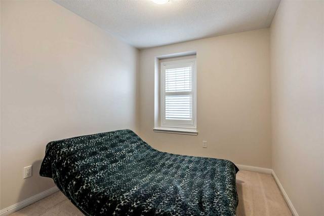 30 Commuter Dr, House attached with 3 bedrooms, 4 bathrooms and 3 parking in Brampton ON | Image 4