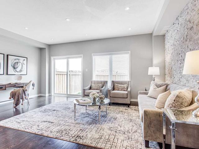 136 Kellington Tr, House attached with 3 bedrooms, 3 bathrooms and 3 parking in Whitchurch Stouffville ON | Image 20