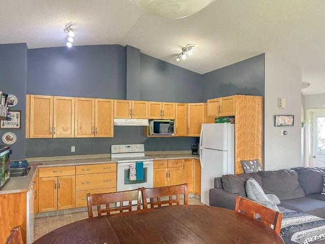 12017 102b Street, Home with 3 bedrooms, 1 bathrooms and 4 parking in Grande Prairie AB | Image 4