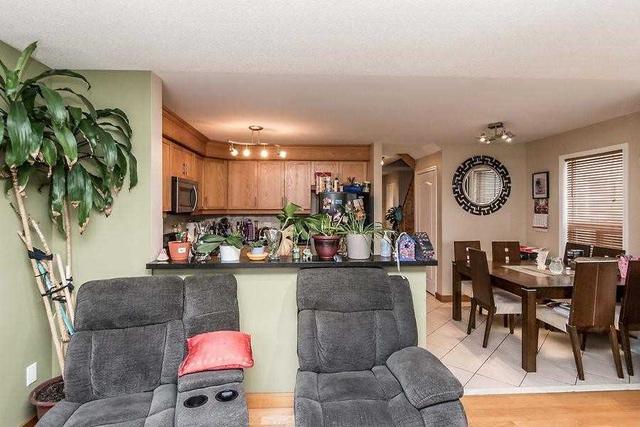 40 Cadillac Cres, House semidetached with 3 bedrooms, 4 bathrooms and 3 parking in Brampton ON | Image 5