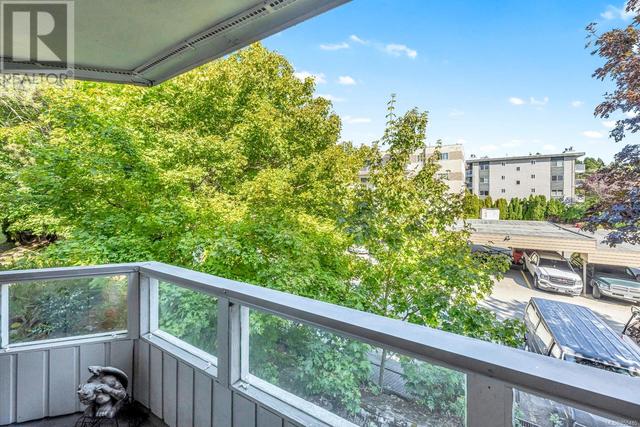 203 - 940 Inverness Rd, Condo with 2 bedrooms, 2 bathrooms and 1 parking in Saanich BC | Image 2