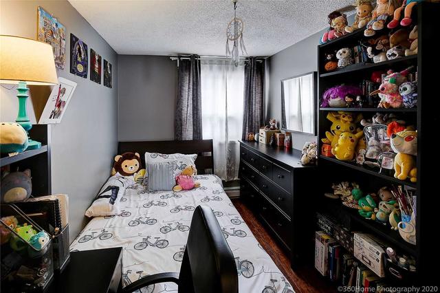 21 Hallcrown Crt W, House detached with 3 bedrooms, 2 bathrooms and 3 parking in Brampton ON | Image 10
