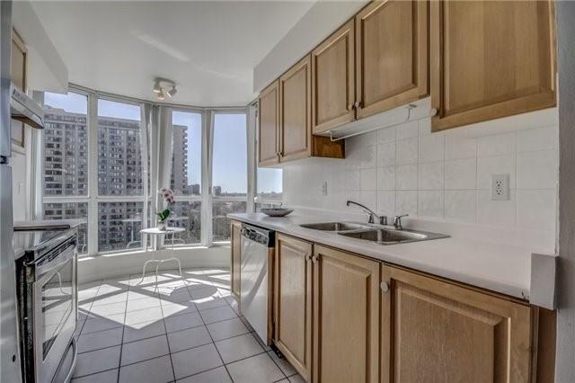1003 - 23 Lorraine Dr, Condo with 3 bedrooms, 2 bathrooms and 1 parking in Toronto ON | Image 8