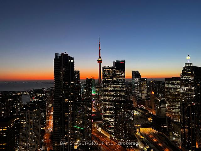 6209 - 138 Downes St, Condo with 3 bedrooms, 3 bathrooms and 1 parking in Toronto ON | Image 1