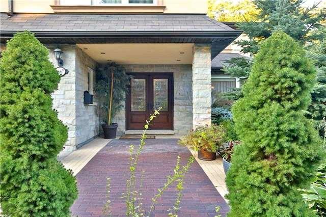 1667 Valentine Gdns, House detached with 4 bedrooms, 5 bathrooms and 6 parking in Mississauga ON | Image 2