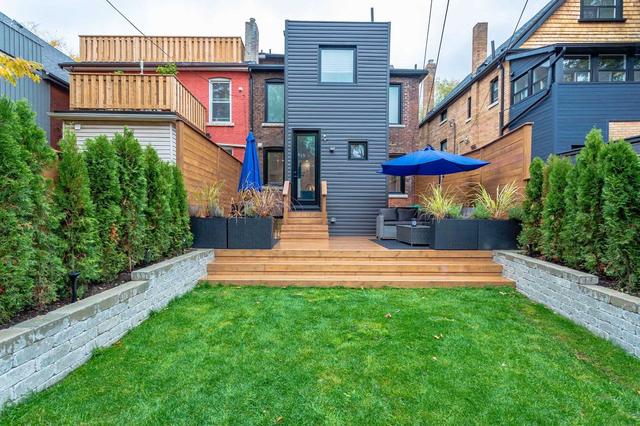 115 Howard Park Ave, House semidetached with 5 bedrooms, 5 bathrooms and 3 parking in Toronto ON | Image 2