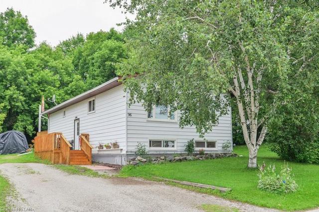96 Hiram Street, House detached with 4 bedrooms, 1 bathrooms and null parking in Bracebridge ON | Image 2