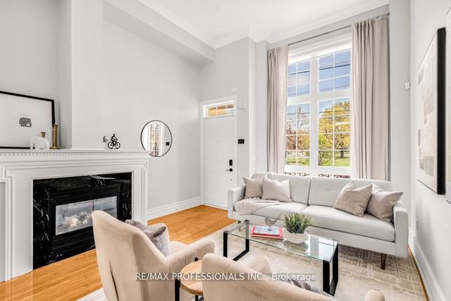 939 Queen St W, House attached with 3 bedrooms, 3 bathrooms and 1 parking in Toronto ON | Image 12