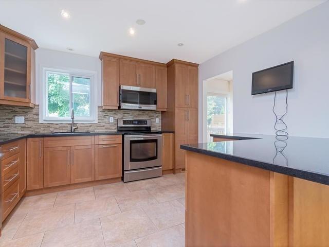 12 Mayvern Cres, House detached with 3 bedrooms, 2 bathrooms and 2 parking in Richmond Hill ON | Image 2