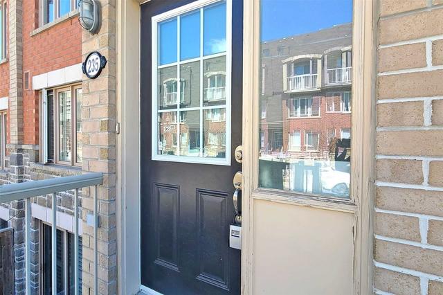 235 - 25 Turntable Cres, Townhouse with 3 bedrooms, 2 bathrooms and 1 parking in Toronto ON | Image 32