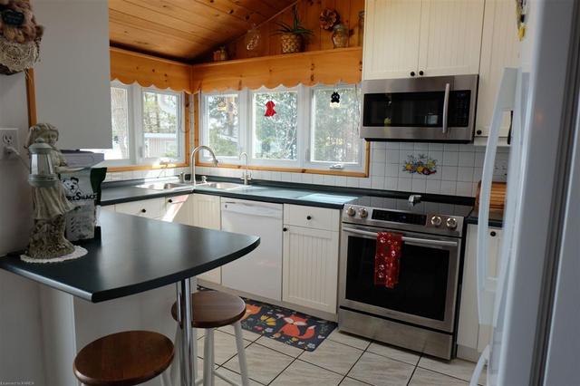 1212 Marble Lake Road, House detached with 2 bedrooms, 1 bathrooms and 12 parking in North Frontenac ON | Image 3