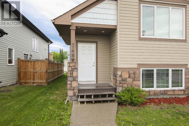 748 Cypress Lane, Home with 4 bedrooms, 2 bathrooms and 2 parking in Red Deer County AB | Image 4