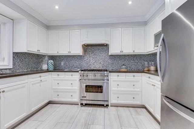 503 Blenheim Cres, House detached with 4 bedrooms, 4 bathrooms and 2 parking in Oakville ON | Image 7