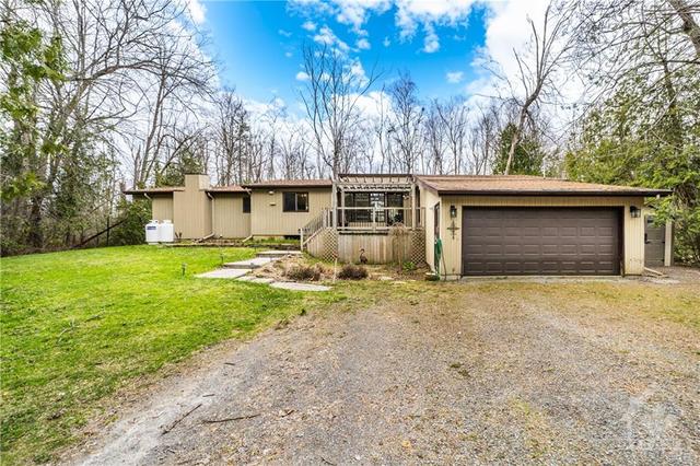 212 Arcand Road, House detached with 3 bedrooms, 3 bathrooms and 5 parking in North Grenville ON | Image 4