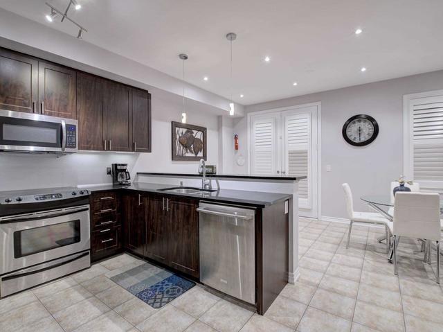 42 Soccavo Cres, Townhouse with 4 bedrooms, 4 bathrooms and 2 parking in Brampton ON | Image 8