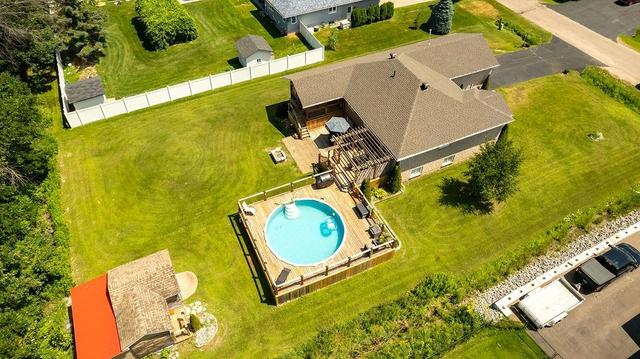 212 Bardis Drive, House detached with 5 bedrooms, 3 bathrooms and 6 parking in Laurentian Valley ON | Image 2