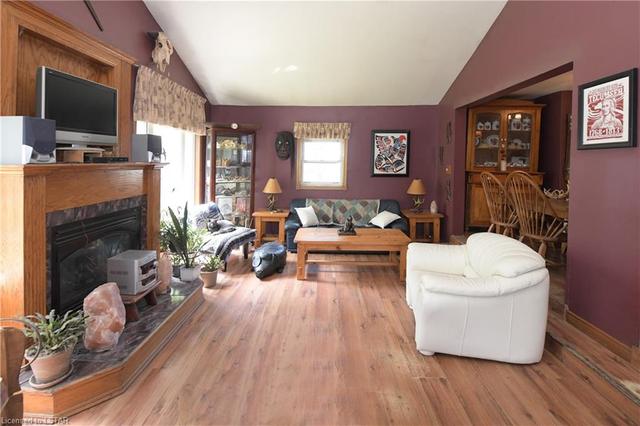 9078 Century Drive, Home with 3 bedrooms, 2 bathrooms and 8 parking in Strathroy Caradoc ON | Image 15