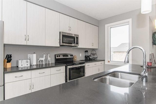 7 - 32 Arkell Rd, Condo with 3 bedrooms, 3 bathrooms and 2 parking in Guelph ON | Image 3