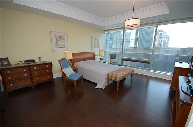 1101 - 55 Scollard St, Condo with 1 bedrooms, 2 bathrooms and 1 parking in Toronto ON | Image 14