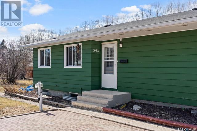 303 8th Avenue E, House detached with 4 bedrooms, 2 bathrooms and null parking in Watrous SK | Image 4