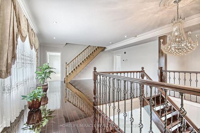 23 Morris Crt, House detached with 9 bedrooms, 8 bathrooms and 13 parking in Brampton ON | Image 14