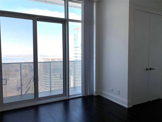 Sph201 - 100 Harbour St, Condo with 2 bedrooms, 3 bathrooms and 1 parking in Toronto ON | Image 7