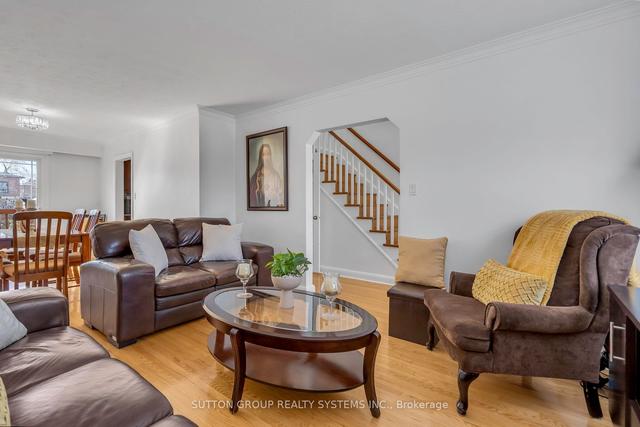 17 Arthur St, House semidetached with 3 bedrooms, 2 bathrooms and 3 parking in Toronto ON | Image 5