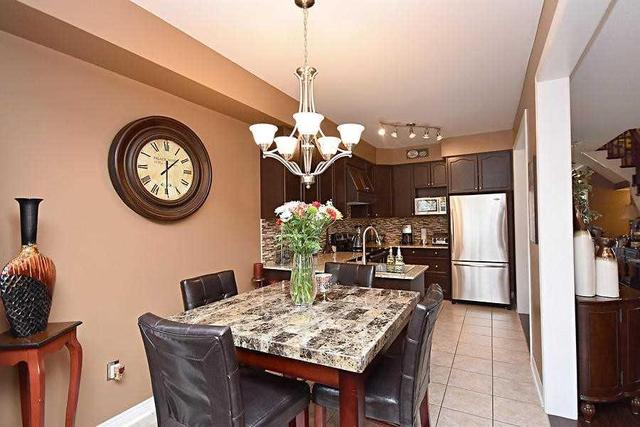 2461 Grand Oak Tr, House attached with 3 bedrooms, 3 bathrooms and 1 parking in Oakville ON | Image 10