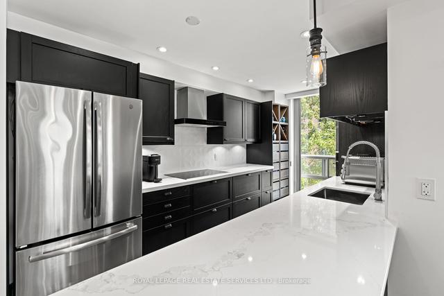 203 - 11 Michael Power Pl, Condo with 2 bedrooms, 2 bathrooms and 1 parking in Toronto ON | Image 12