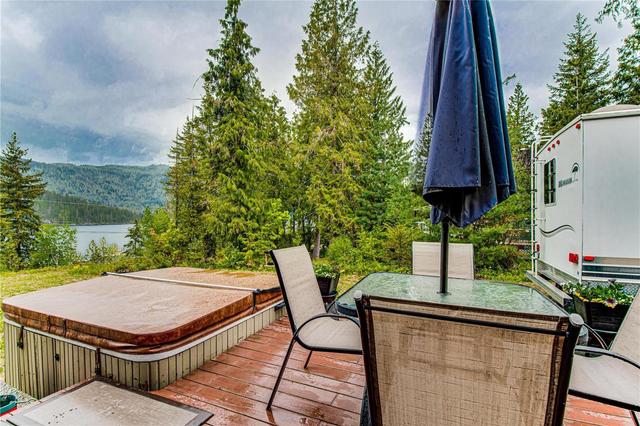 9045 Hummingbird Drive, House detached with 3 bedrooms, 2 bathrooms and 5 parking in Columbia Shuswap E BC | Image 7