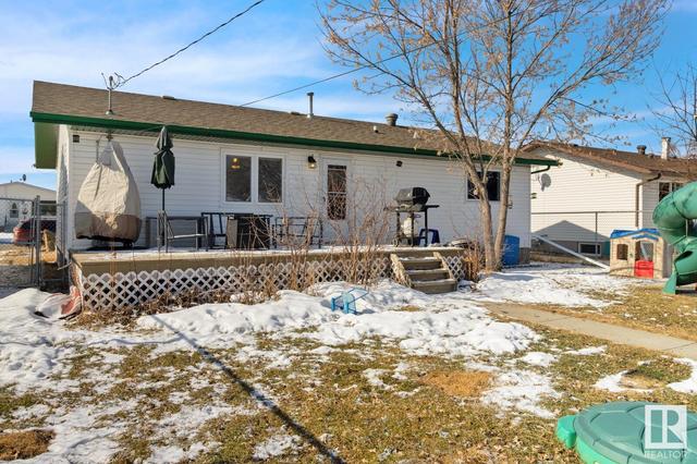 5228 54 Av, House detached with 3 bedrooms, 2 bathrooms and null parking in Mundare AB | Image 41