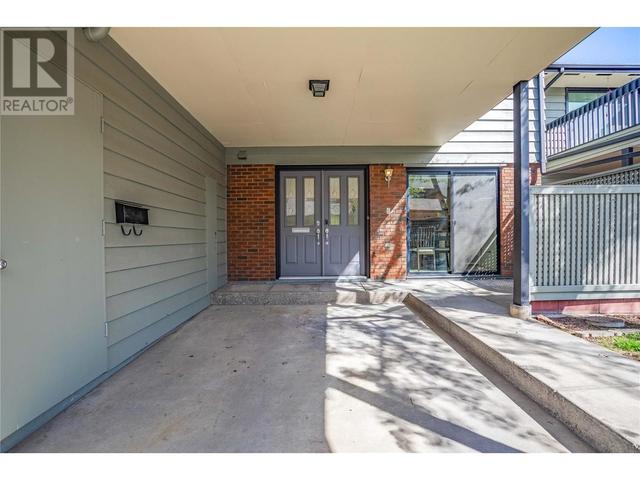 114 - 1050 Springfield Road, House attached with 3 bedrooms, 2 bathrooms and 2 parking in Kelowna BC | Image 3
