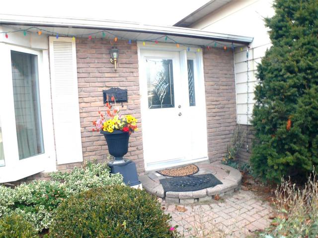 80 La Peer Blvd, House detached with 3 bedrooms, 2 bathrooms and 5 parking in Toronto ON | Image 35