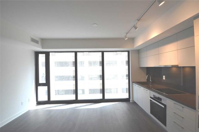 606 - 188 Cumberland St, Condo with 1 bedrooms, 1 bathrooms and 0 parking in Toronto ON | Image 3