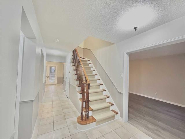main - 44 Linton Ave, House detached with 3 bedrooms, 3 bathrooms and 4 parking in Ajax ON | Image 3