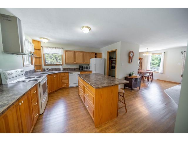 1958 Hunter Road, House detached with 3 bedrooms, 2 bathrooms and null parking in East Kootenay C BC | Image 6