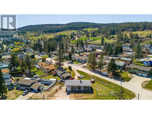3334 Mcmurchie Road, House detached with 4 bedrooms, 3 bathrooms and 1 parking in West Kelowna BC | Image 3