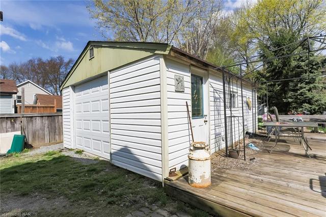 3914 Alexandra Road, House detached with 2 bedrooms, 1 bathrooms and 4 parking in Fort Erie ON | Image 9
