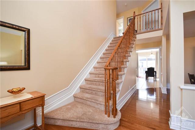 865 Scala Avenue, House detached with 3 bedrooms, 3 bathrooms and 6 parking in Ottawa ON | Image 3