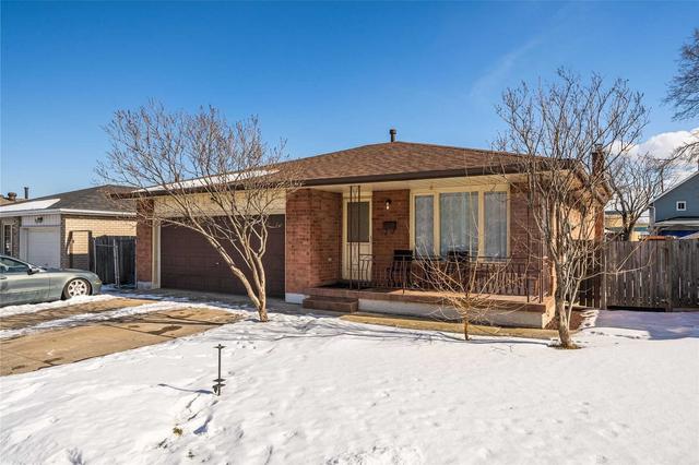 61 Juniper Dr, House detached with 3 bedrooms, 2 bathrooms and 5 parking in Hamilton ON | Image 12