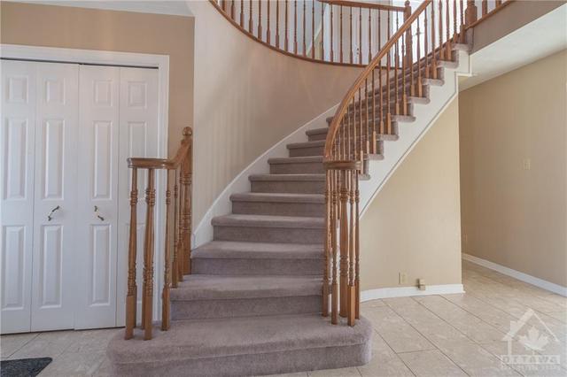 1910 Rosebella Avenue, House detached with 5 bedrooms, 4 bathrooms and 6 parking in Ottawa ON | Image 3